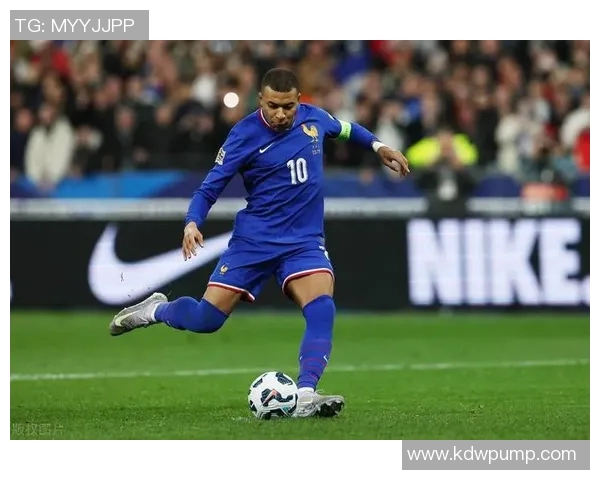 横屏展示足球明星高清图片尽显运动魅力与激情瞬间